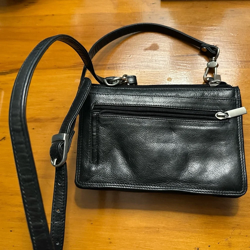 Black Pebble Wilsons Leather Organizer Crossbody Purse Adjustable Shoulder Strap - Picture 3 of 12